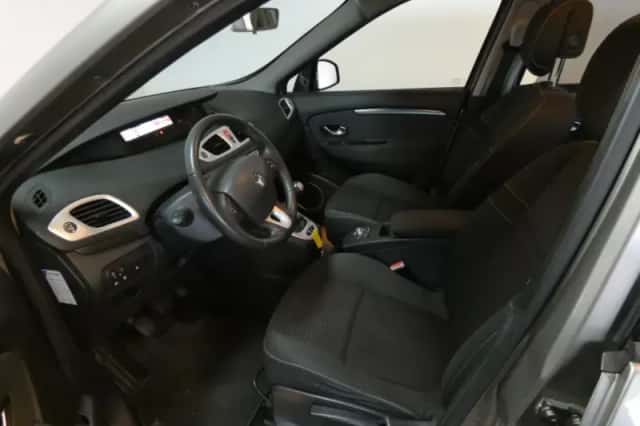 Renault Grand Scénic (2010) thumbnail 3