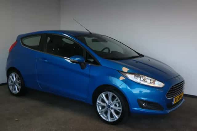 Ford Fiesta (2013) thumbnail 2