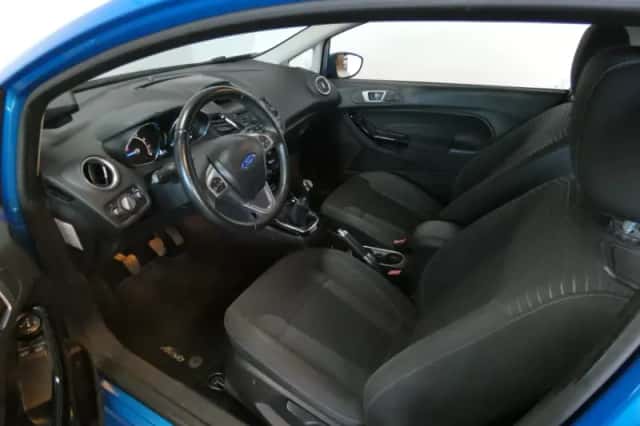 Ford Fiesta (2013) thumbnail 3