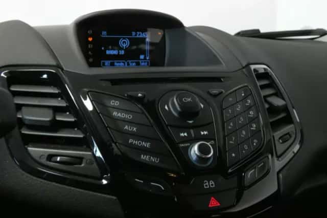 Ford Fiesta (2013) thumbnail 4