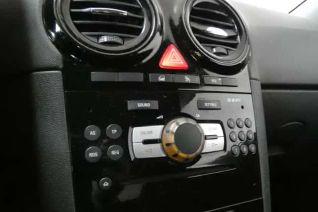 Opel Corsa (2011) thumbnail 5