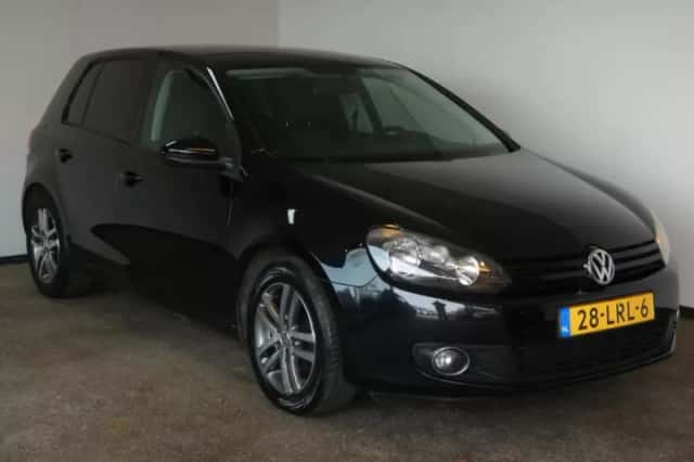 Volkswagen Golf (2010) thumbnail 2