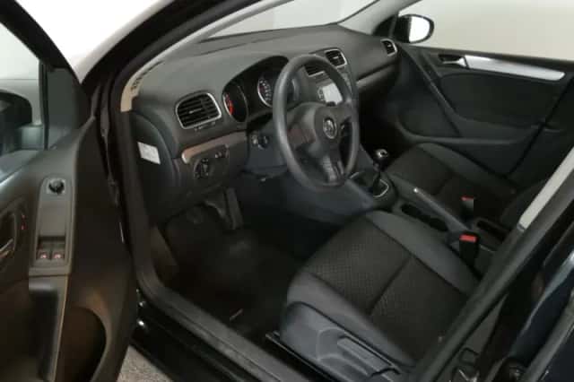 Volkswagen Golf (2010) thumbnail 3