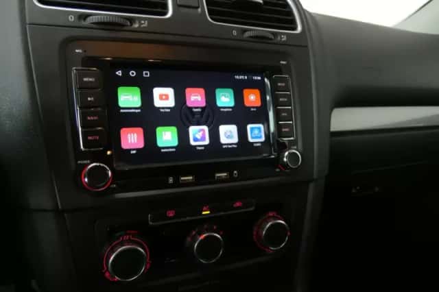 Volkswagen Golf (2010) thumbnail 4