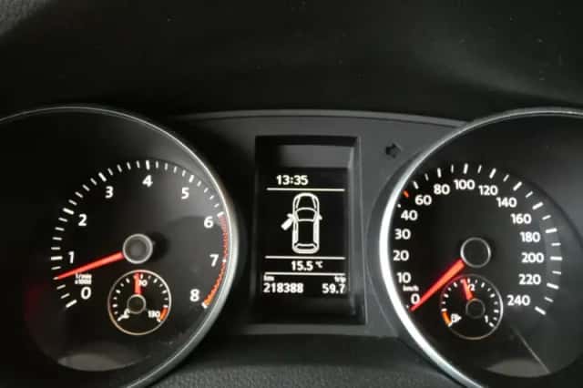 Volkswagen Golf (2010) thumbnail 5