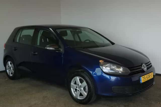 Volkswagen Golf (2011) thumbnail 2