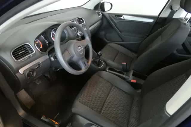 Volkswagen Golf (2011) thumbnail 3