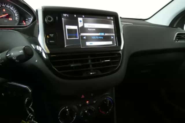 Peugeot 208 (2014) thumbnail 4