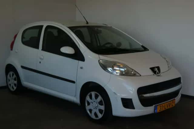Peugeot 107 (2010) thumbnail 2