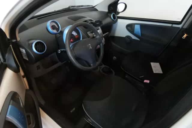 Peugeot 107 (2010) thumbnail 3
