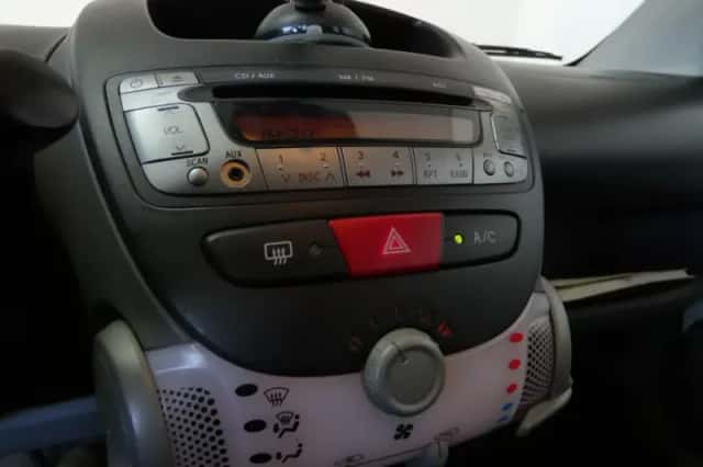 Peugeot 107 (2010) thumbnail 5