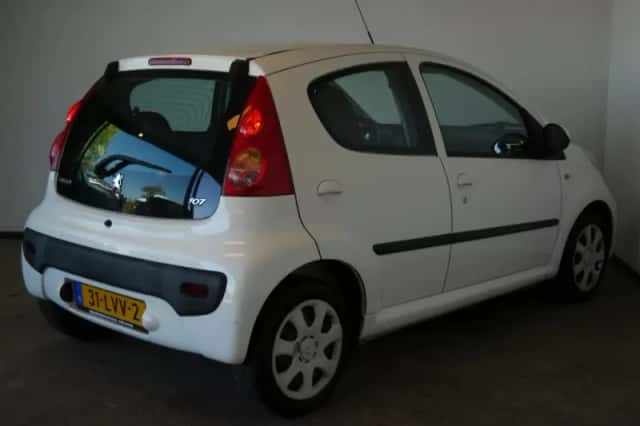 Peugeot 107 (2010) thumbnail 6