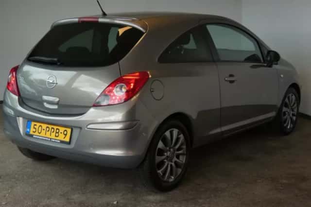 Opel Corsa (2011) thumbnail 6