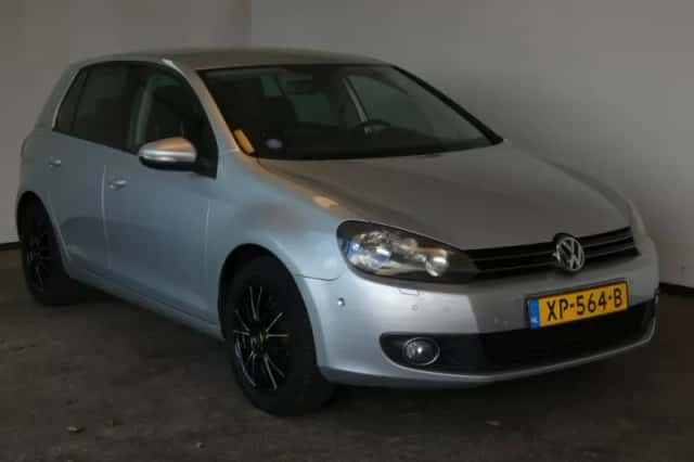 Volkswagen Golf (2010) thumbnail 2