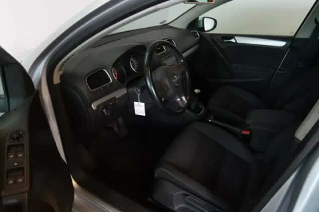 Volkswagen Golf (2010) thumbnail 3