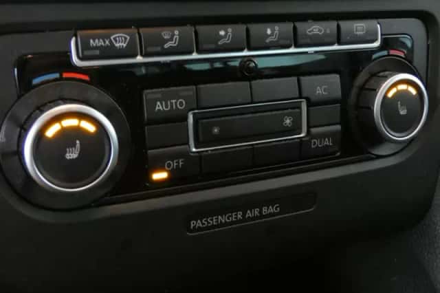 Volkswagen Golf (2010) thumbnail 4