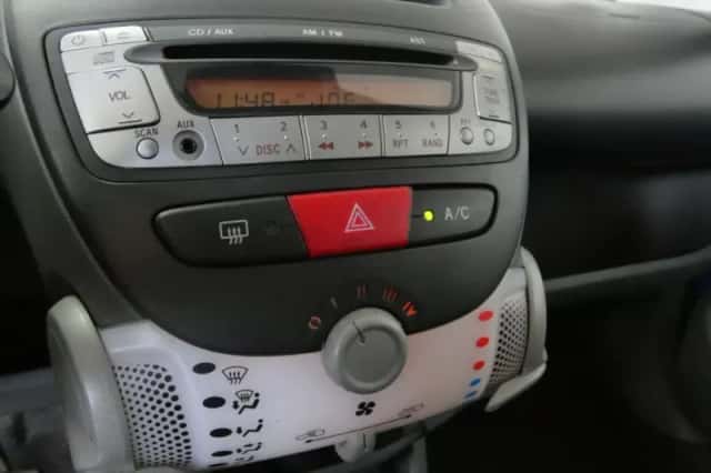 Peugeot 107 (2009) thumbnail 4