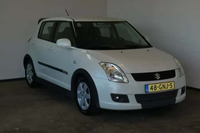 Suzuki Swift (2008) thumbnail 2