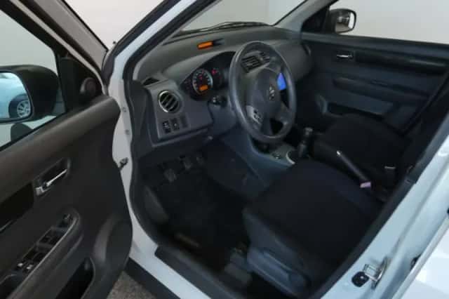 Suzuki Swift (2008) thumbnail 3