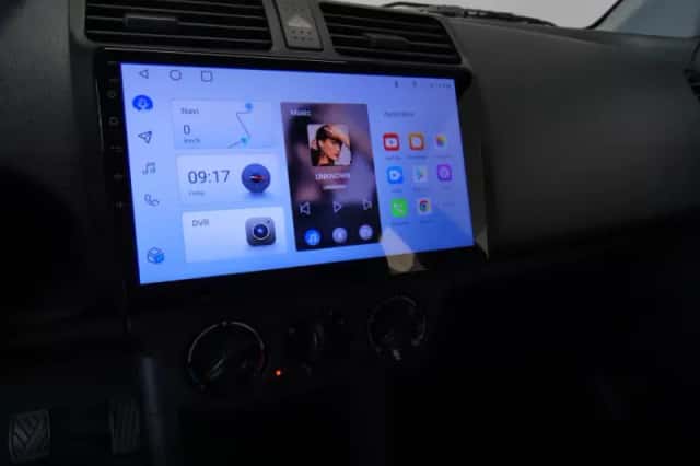 Suzuki Swift (2008) thumbnail 4