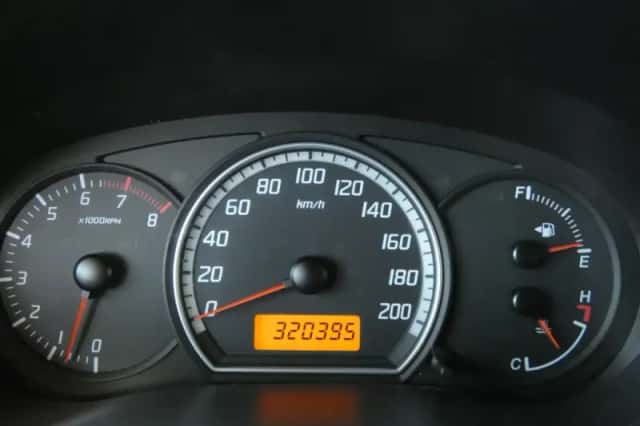 Suzuki Swift (2008) thumbnail 5