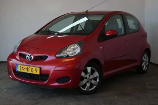 Toyota Aygo (2010) thumbnail 1
