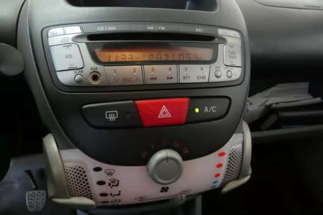Toyota Aygo (2010) thumbnail 4