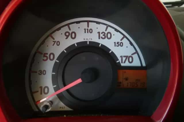 Toyota Aygo (2010) thumbnail 5