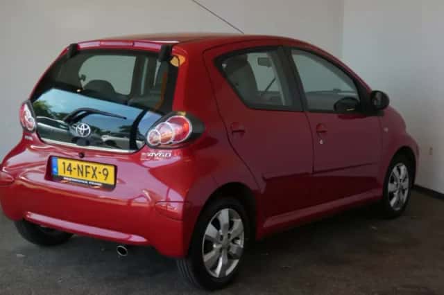 Toyota Aygo (2010) thumbnail 6