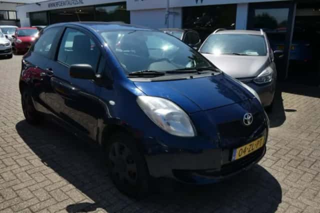 Toyota Yaris (2008) thumbnail 2