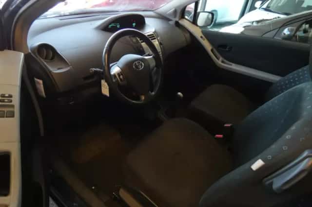 Toyota Yaris (2008) thumbnail 3
