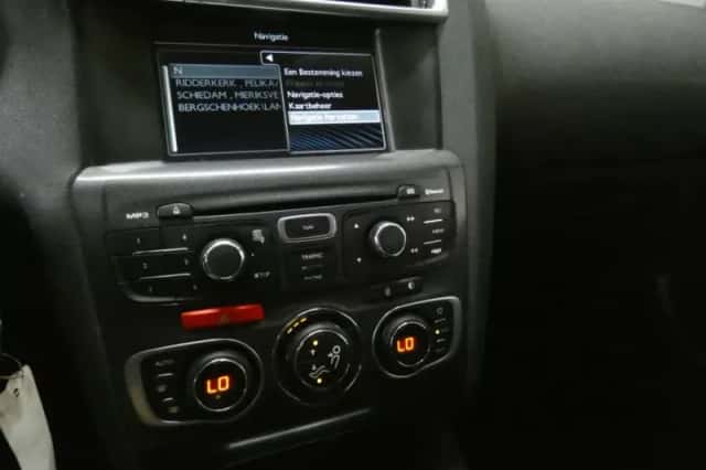 Citroën C4 (2012) thumbnail 4