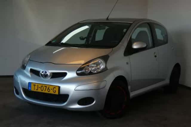 Toyota Aygo (2011) thumbnail 1