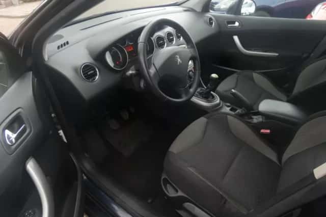 Peugeot 308 (2012) thumbnail 3
