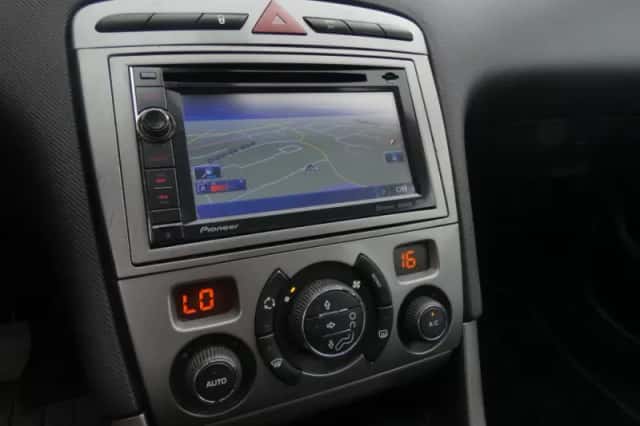 Peugeot 308 (2012) thumbnail 4