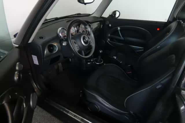 MINI Cooper (2006) thumbnail 3
