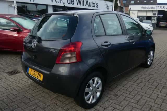 Toyota Yaris (2008) thumbnail 3