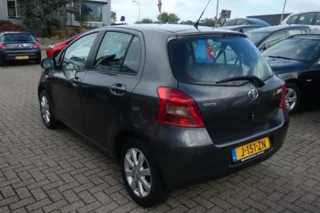 Toyota Yaris (2008) thumbnail 4