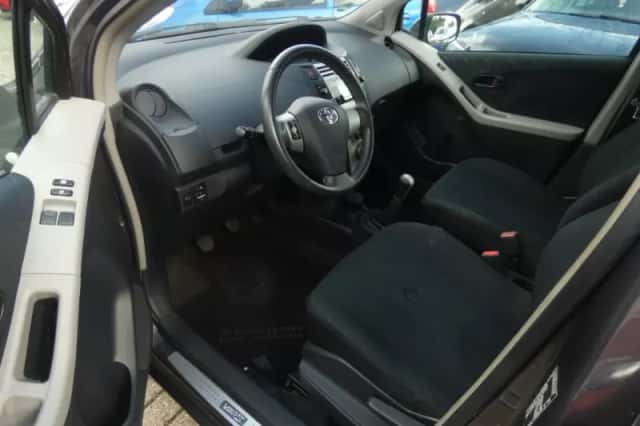 Toyota Yaris (2008) thumbnail 5