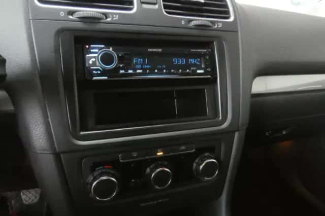 Volkswagen Golf (2009) thumbnail 4