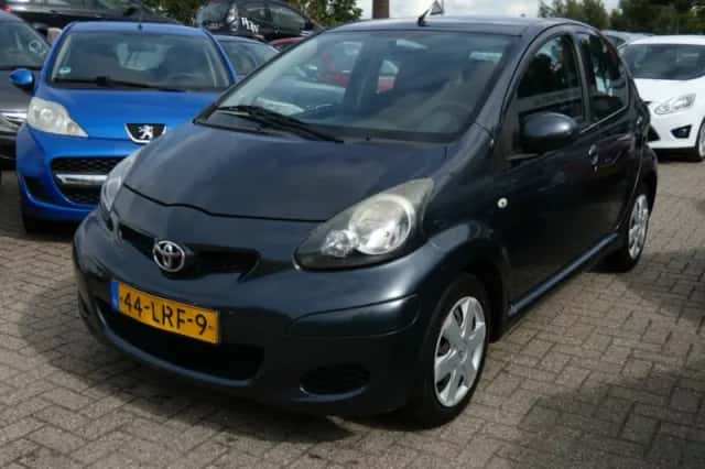 Toyota Aygo (2010) thumbnail 1