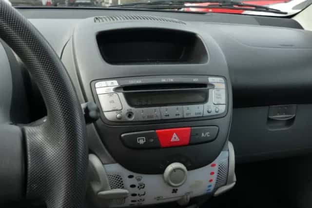 Toyota Aygo (2010) thumbnail 4