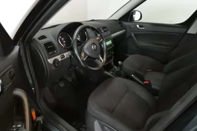 Škoda Yeti (2014) thumbnail 3