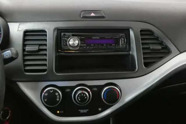 Kia Picanto (2011) thumbnail 5