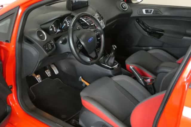 Ford Fiesta (2016) thumbnail 3