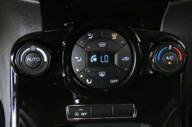 Ford Fiesta (2016) thumbnail 6