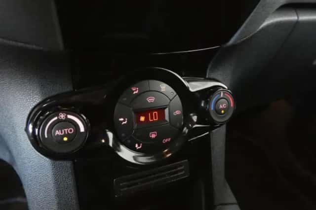 Ford Fiesta (2008) thumbnail 6