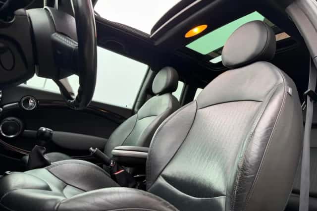MINI Clubman (2010) thumbnail 4