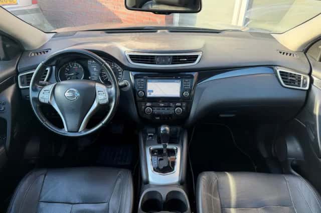 Nissan Qashqai (2015) thumbnail 3