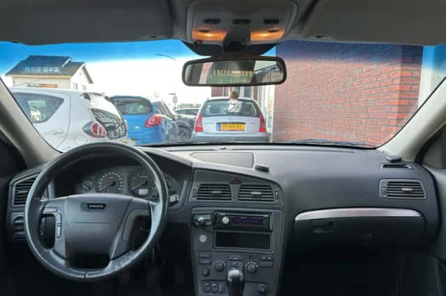 Volvo V70 (2002) thumbnail 3